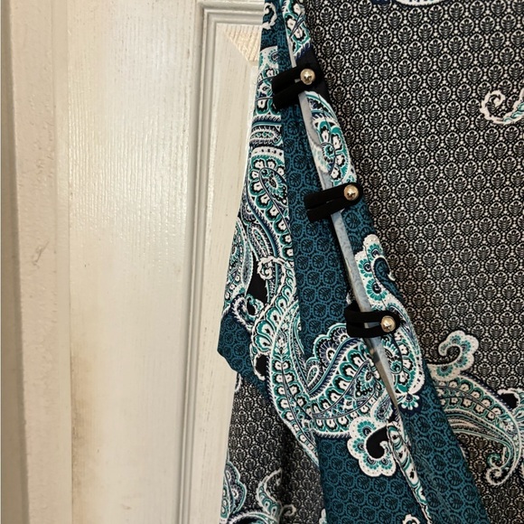 “ Perseption Women” NWOT Knit Top with Open Slit Sleeves With Button Details - Picture 4 of 7